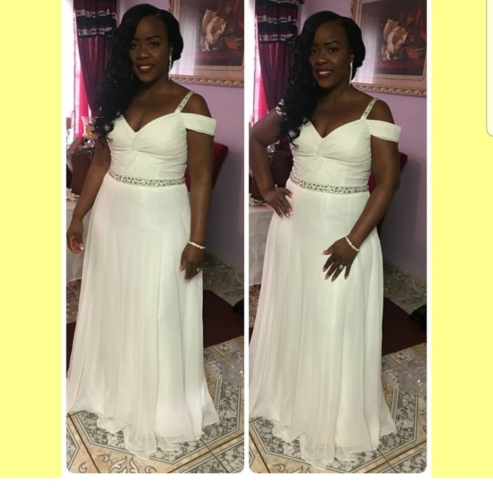 Formal dresses - Picture 2 of 2